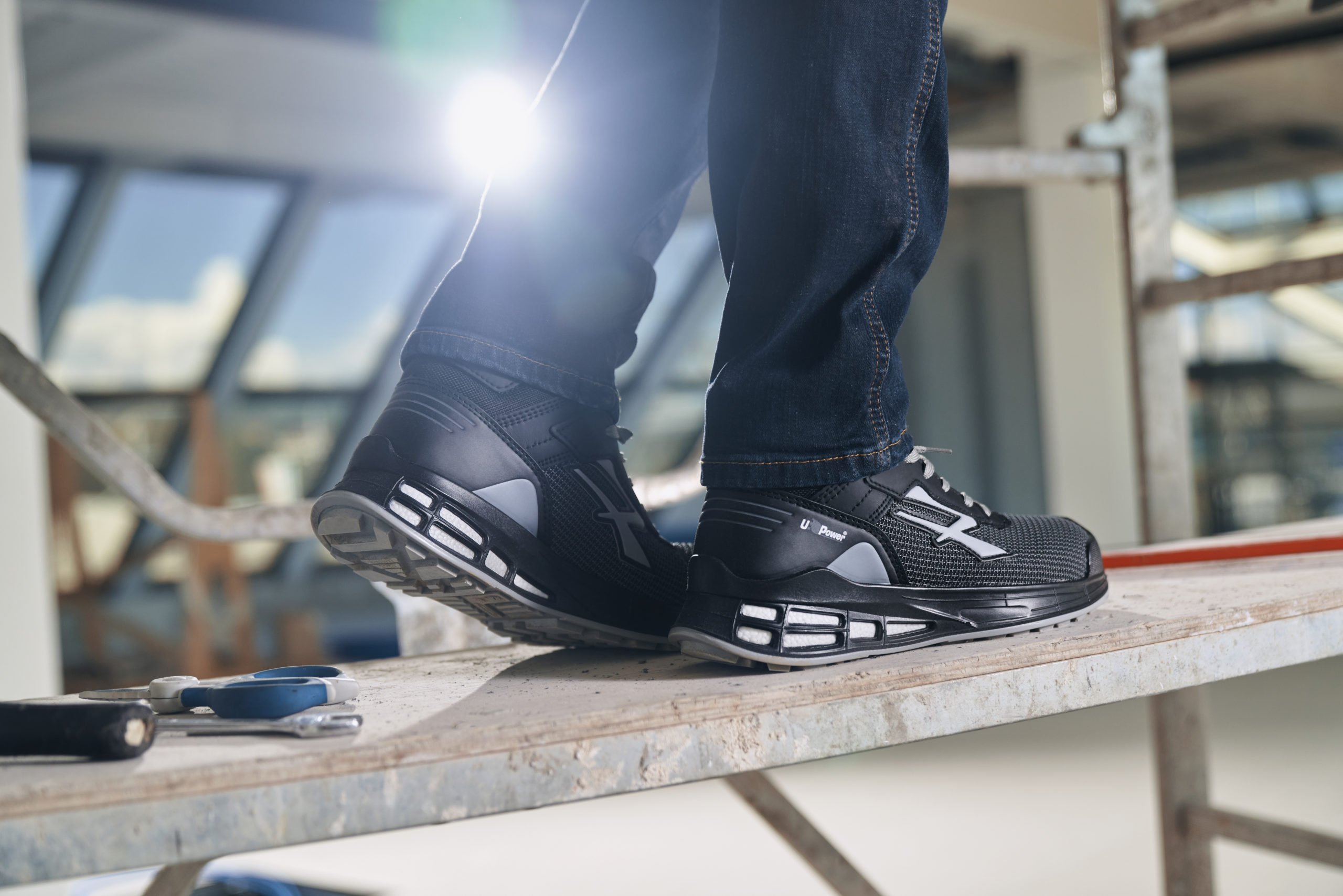 Come scegliere le migliori scarpe antinfortunistiche per migliorare la tua giornata lavorativa
